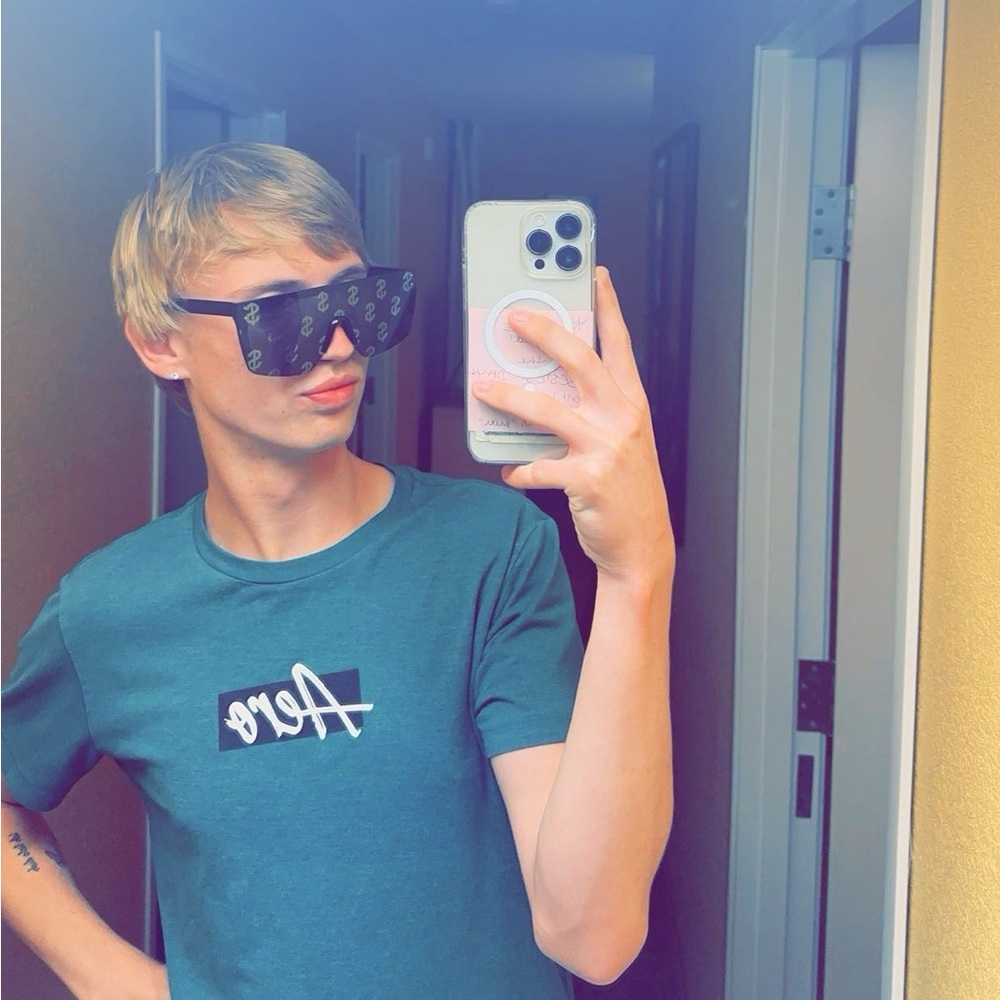 Meet your Posher, Taylor